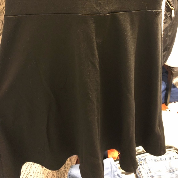 Black dress - Picture 3 of 3